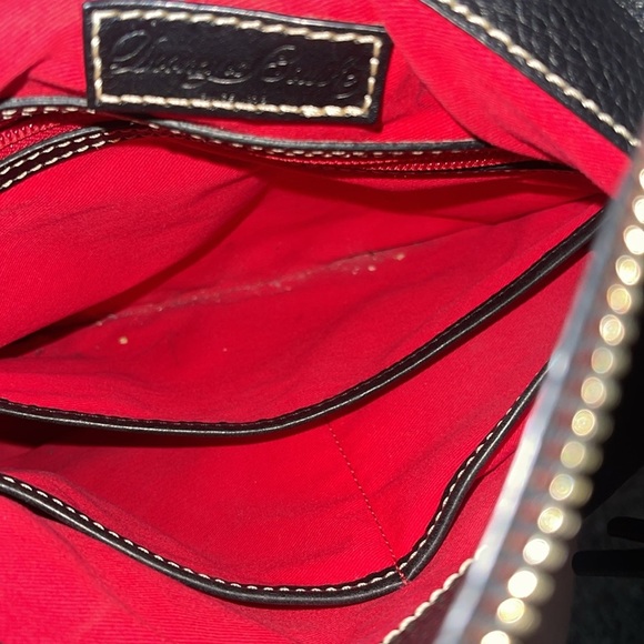 A black Dooney and Bourke ladies purse. - Picture 9 of 16